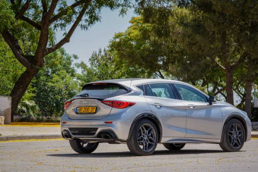 אינפיניטי Q30 אינפיניטי Q30